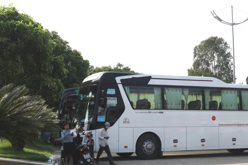 Du khách tấp nập đổ về các điểm địa chỉ đỏ Quảng Nam