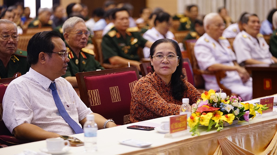 Bí thư Nguyễn Thiện Nhân trò chuyện với các tướng lĩnh nghỉ hưu - 4 Bí thư Nguyễn Thiện Nhân trò chuyện với các tướng lĩnh nghỉ hưu - 4