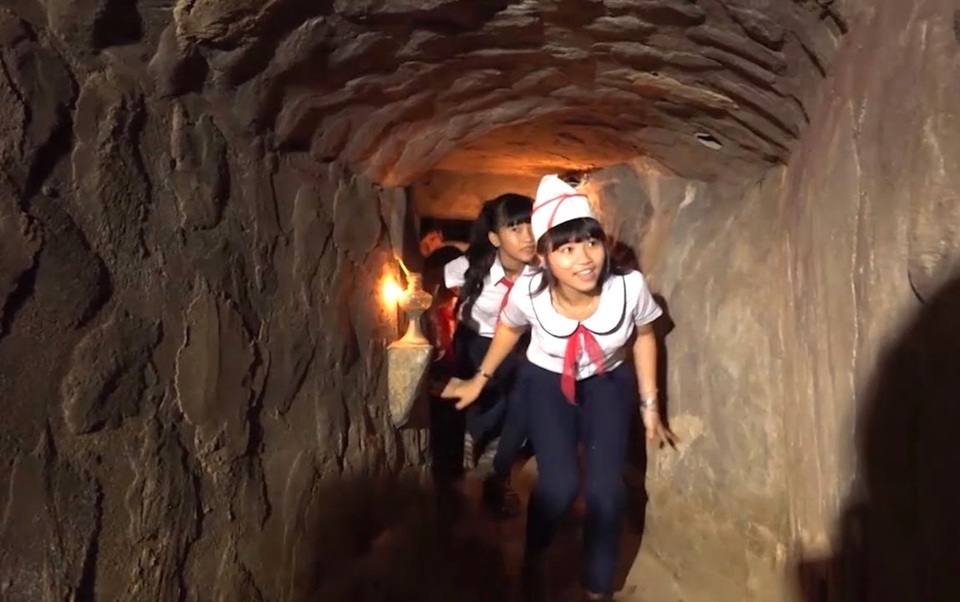 Du khách tấp nập đổ về các điểm địa chỉ đỏ Quảng Nam