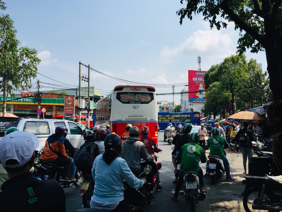 Người dân ùn ùn rời thành phố đi trốn nóng, tàu xe căng thẳng - 4 Người dân ùn ùn rời thành phố đi trốn nóng, tàu xe căng thẳng - 4