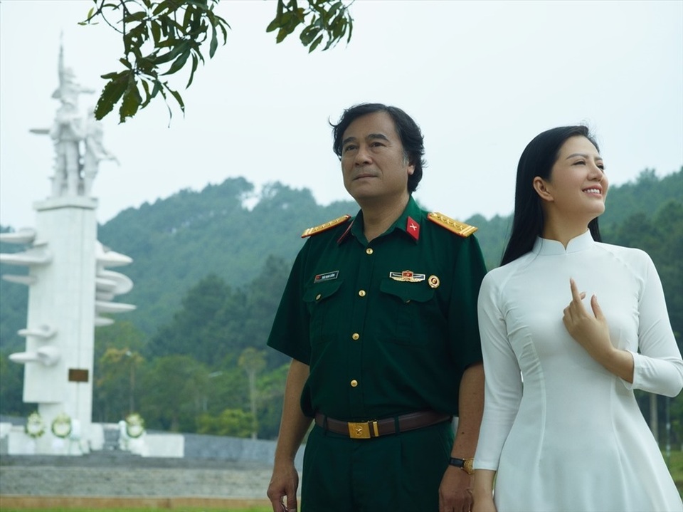 Đinh Hiền Anh rưng rưng xúc động trong ngày ra mắt dự án Mẹ Việt Nam - 4 Đinh Hiền Anh rưng rưng xúc động trong ngày ra mắt dự án Mẹ Việt Nam - 4