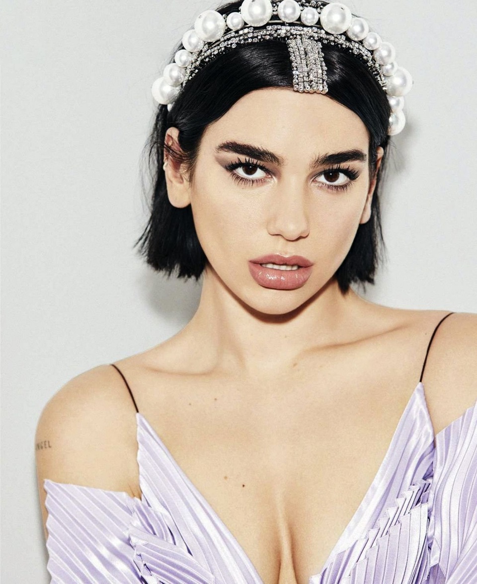 Dua Lipa quyến rũ và sang trọng trên tạp chí Elle - 6