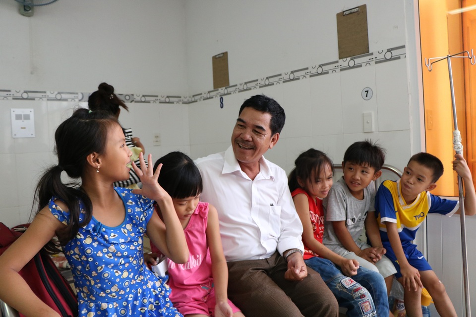Vụ 44 học sinh nhập viện sau khi uống sữa miễn phí: 29 trường dừng nhận sữa - 1 Vụ 44 học sinh nhập viện sau khi uống sữa miễn phí: 29 trường dừng nhận sữa - 1