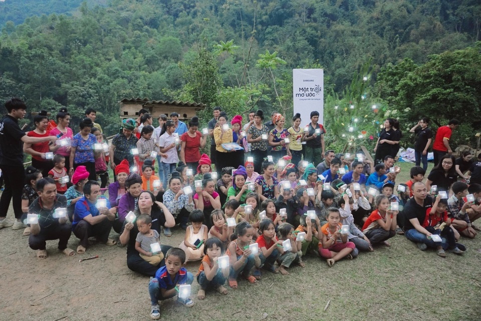 “Mặt trời Mơ ước” “thắp sáng” vùng Tây Bắc và đất mũi Cà Mau - 2