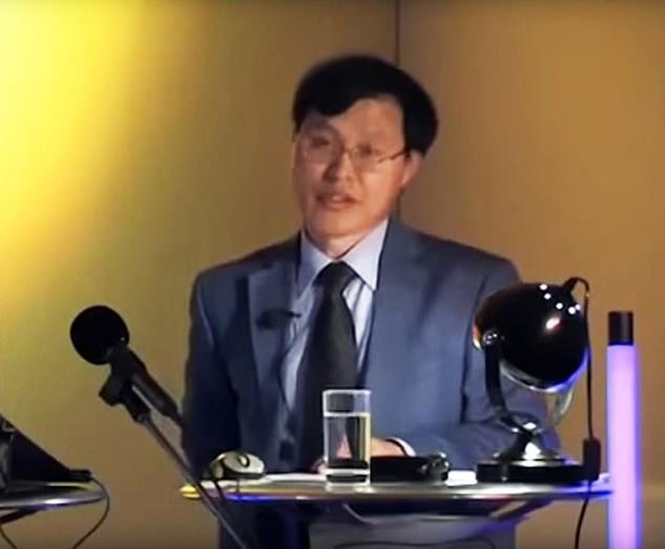 Giảng viên Oxford: Người ngoài hành tinh đang lai giống với con người - 2 Giảng viên Oxford: Người ngoài hành tinh đang lai giống với con người - 2