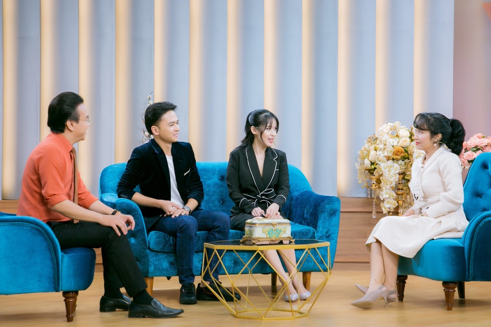 Tú Vi - Văn Anh trải lòng về những tổn thương thuở ấu thơ và hôn nhân hiện tại - 3 Tú Vi - Văn Anh trải lòng về những tổn thương thuở ấu thơ và hôn nhân hiện tại - 3