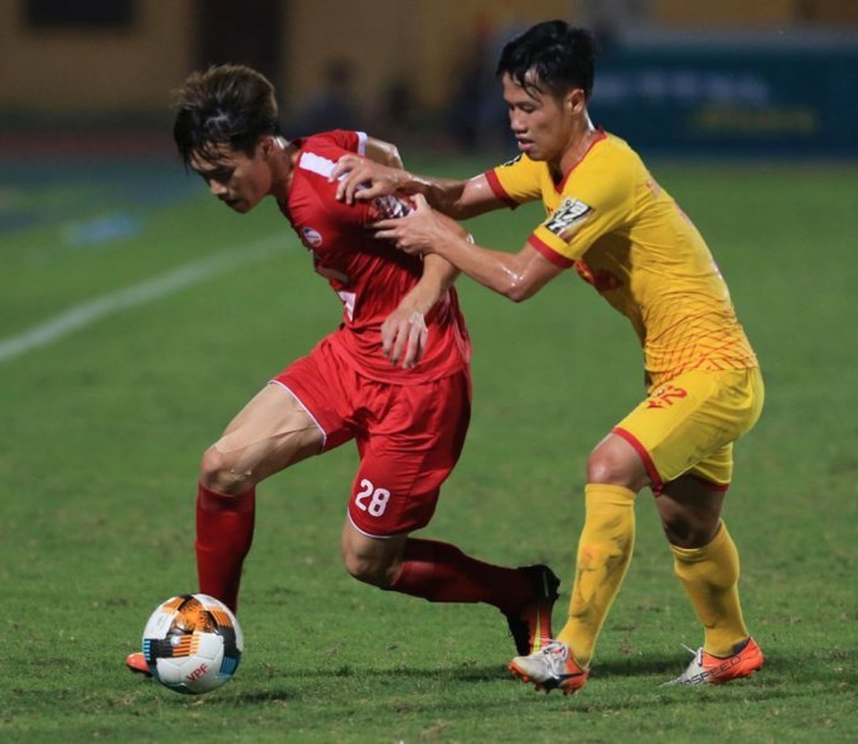 Bùi Tiến Dũng đá hỏng phạt đền, Viettel vẫn đánh bại CLB Quảng Nam  - 1