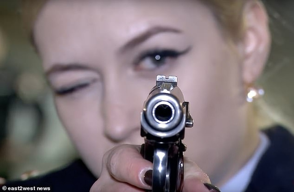 Nhan sắc bà mẹ 1 con được chọn là nữ vệ binh đẹp nhất nước Nga - 4 Nhan sắc bà mẹ 1 con được chọn là nữ vệ binh đẹp nhất nước Nga - 4