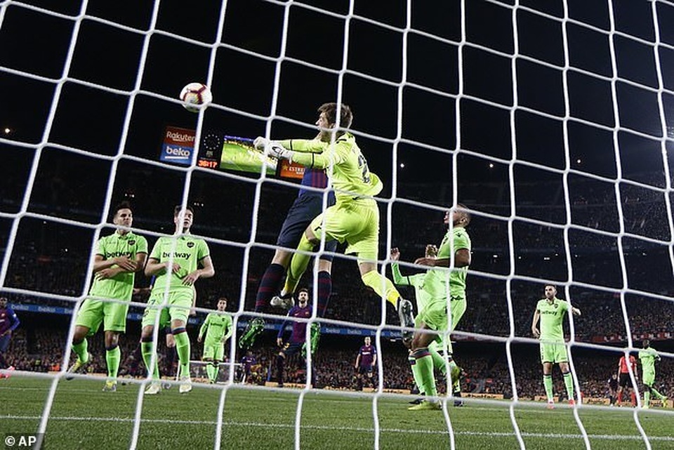 Messi ghi bàn, Barcelona vô địch La Liga lần thứ 26 - 5 Messi ghi bàn, Barcelona vô địch La Liga lần thứ 26 - 5