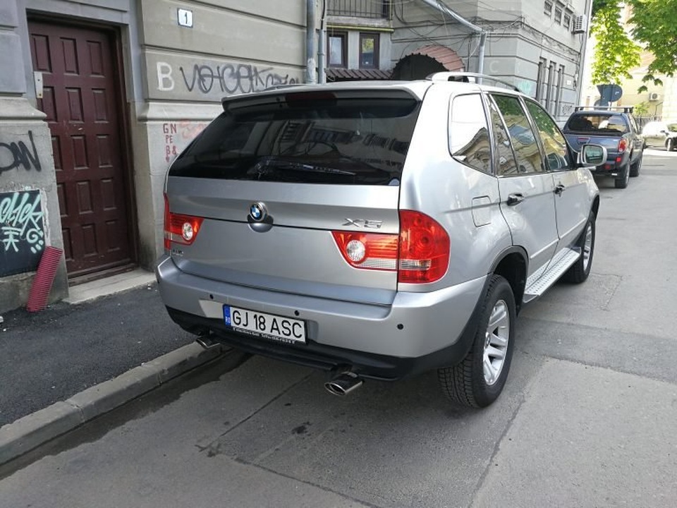 Xe Trung Quốc nhái BMW X5 bất ngờ xuất hiện ở châu Âu - 2 Xe Trung Quốc nhái BMW X5 bất ngờ xuất hiện ở châu Âu - 2