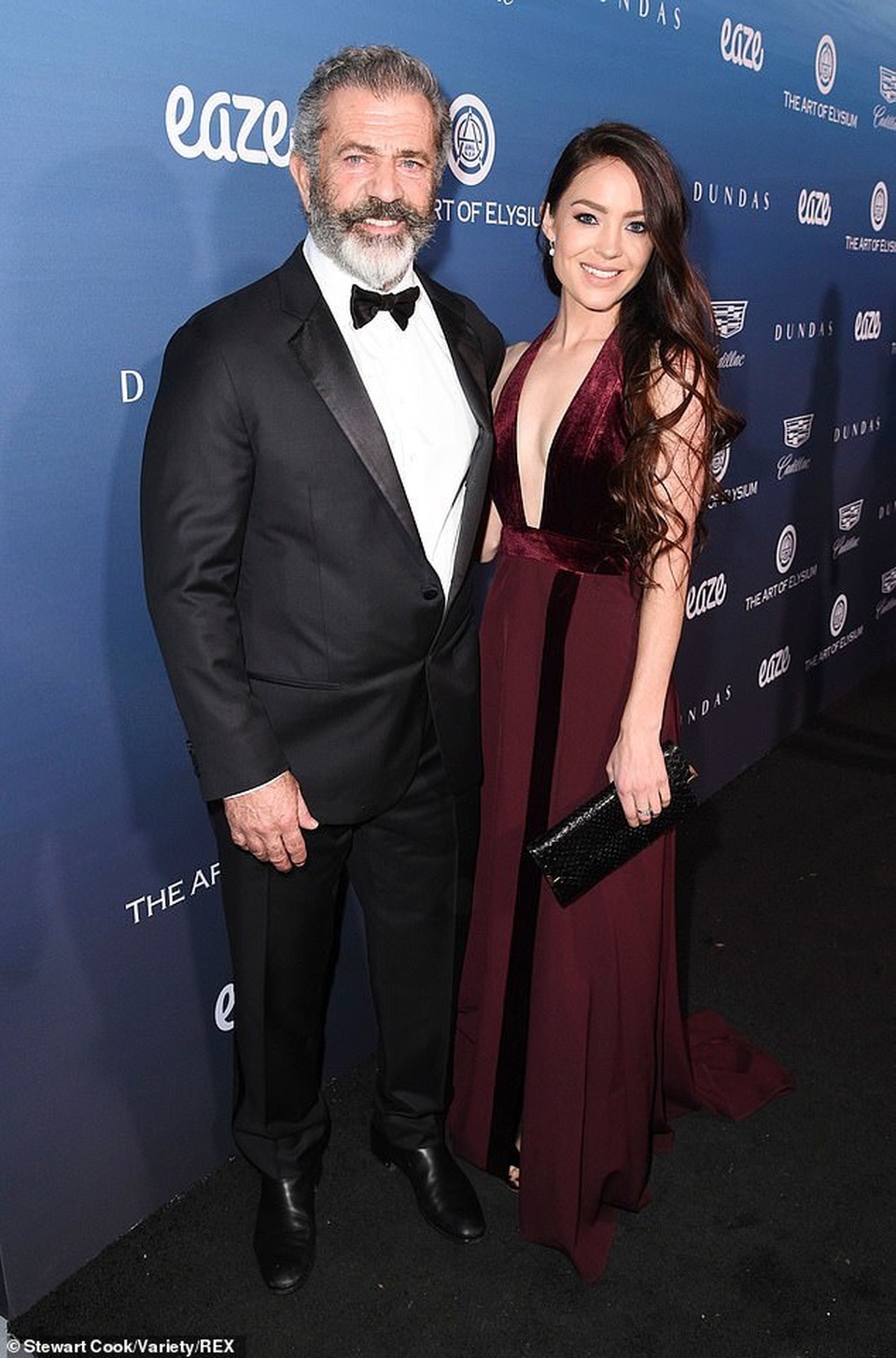 Nam diễn viên 63 tuổi Mel Gibson hạnh phúc ra phố cùng bạn gái 9X - 6 Nam diễn viên 63 tuổi Mel Gibson hạnh phúc ra phố cùng bạn gái 9X - 6