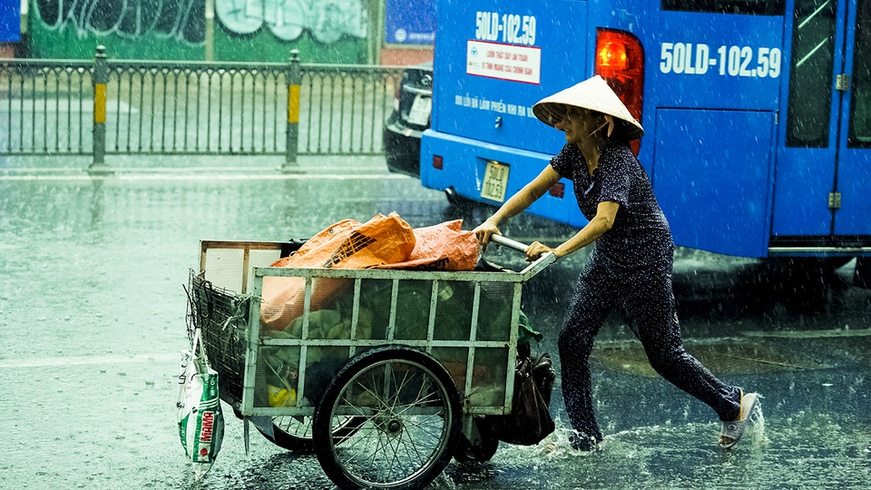 Sài Gòn bất ngờ đón trận mưa vàng trong ngày nghỉ lễ - 5