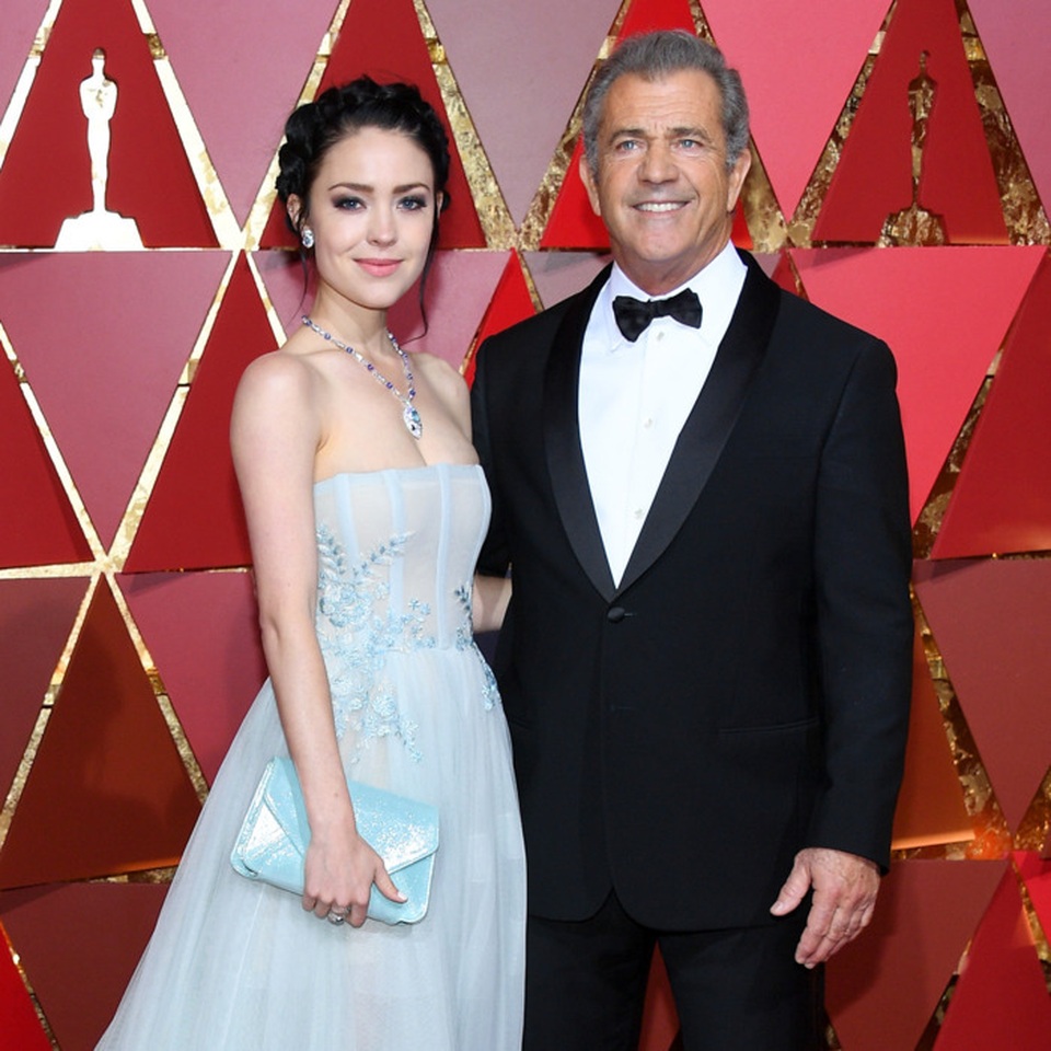 Nam diễn viên 63 tuổi Mel Gibson hạnh phúc ra phố cùng bạn gái 9X - 4 Nam diễn viên 63 tuổi Mel Gibson hạnh phúc ra phố cùng bạn gái 9X - 4