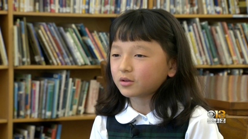 Bé gái cụt bàn tay chiến thắng cuộc thi viết chữ toàn quốc - 2 Bé gái cụt bàn tay chiến thắng cuộc thi viết chữ toàn quốc - 2