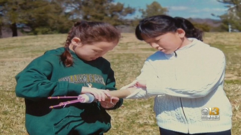 Bé gái cụt bàn tay chiến thắng cuộc thi viết chữ toàn quốc - 4 Bé gái cụt bàn tay chiến thắng cuộc thi viết chữ toàn quốc - 4