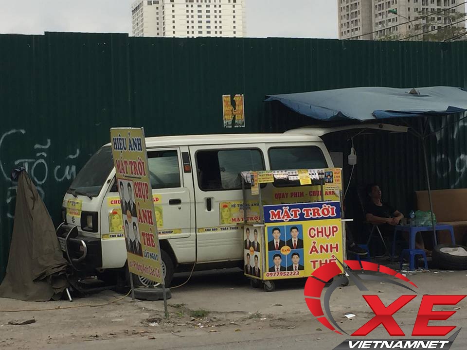 Dân Hà Nội biến ô tô cũ thành studio - 2