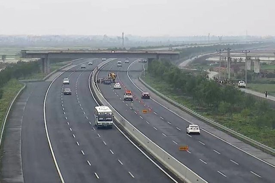 Tóm gọn xe đi ngược chiều trên đường cao tốc - 2 Tóm gọn xe đi ngược chiều trên đường cao tốc - 2
