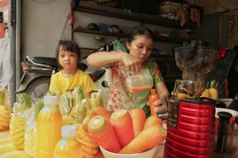 Vạn chai nước siêu rẻ ngày nắng nóng; cây hoa hồng trả 150 triệu đồng chưa gật đầu - 1 Vạn chai nước siêu rẻ ngày nắng nóng; cây hoa hồng trả 150 triệu đồng chưa gật đầu - 1