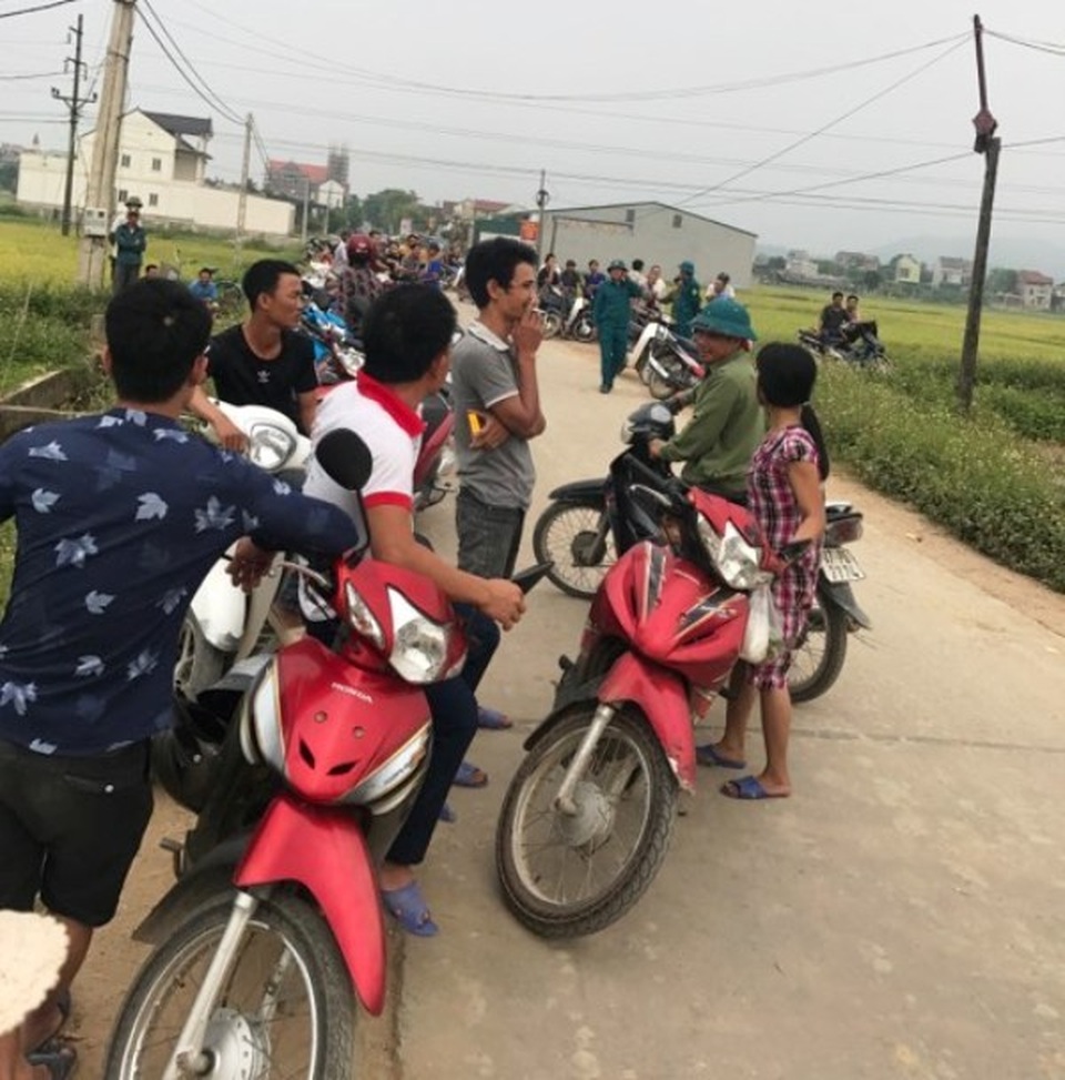 Người đàn ông bị đánh chết khi đi trả nợ, người nhà mang thi thể đi phản đối - 2 Người đàn ông bị đánh chết khi đi trả nợ, người nhà mang thi thể đi phản đối - 2