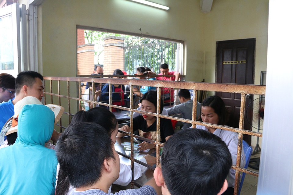 Toát mồ hôi, chen nhau trong công viên Thủ Lệ dịp nghỉ lễ - 6 Toát mồ hôi, chen nhau trong công viên Thủ Lệ dịp nghỉ lễ - 6