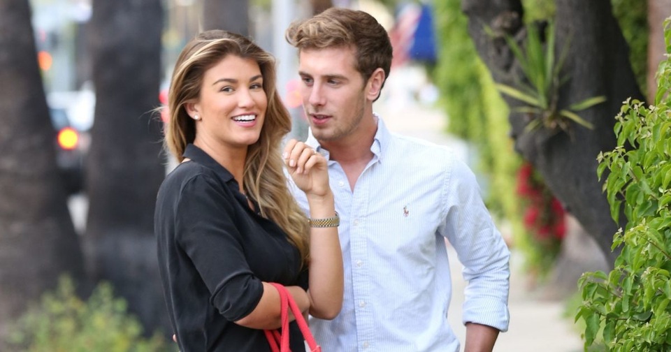 Cựu hoa hậu Anh đính hôn với bạn trai - 2