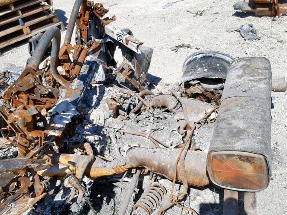 Kì lạ siêu xe cháy thành sắt vụn vẫn bán được tiền - 6