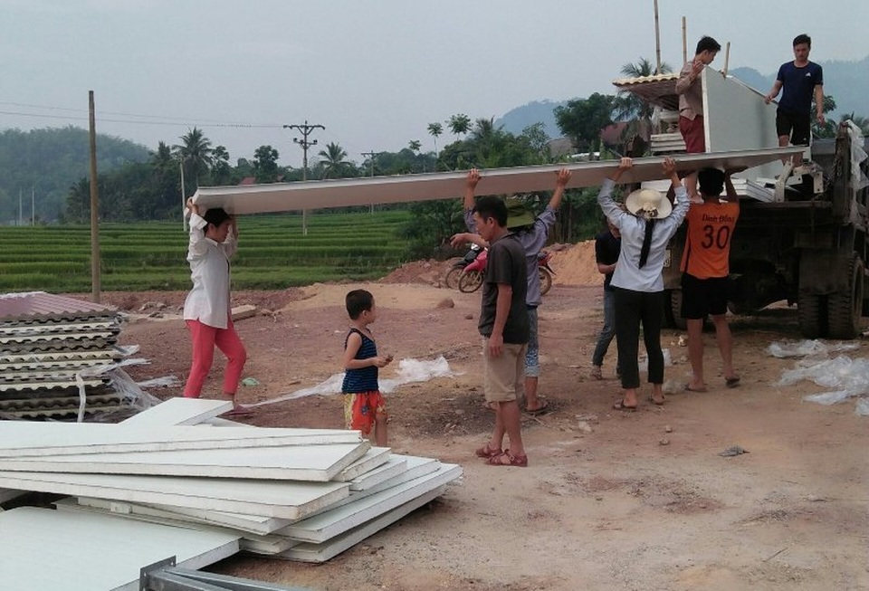 Người dân đóng góp công sức xây trường cho học sinh vùng cao - 7 Người dân đóng góp công sức xây trường cho học sinh vùng cao - 7