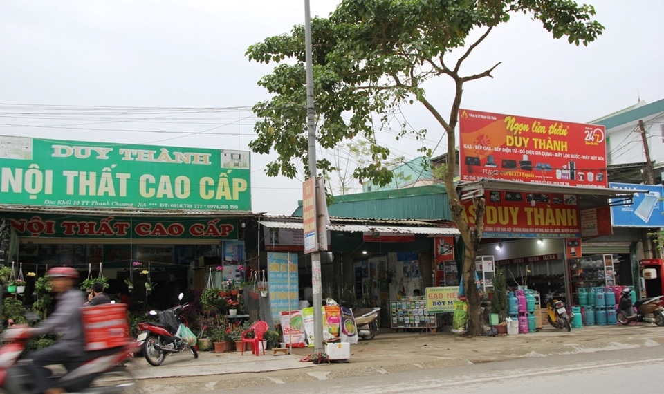Nghệ An: Dân bất bình khi hàng loạt ki ốt bị giải tỏa để phân lô, đấu giá! - 4 Nghệ An: Dân bất bình khi hàng loạt ki ốt bị giải tỏa để phân lô, đấu giá! - 4