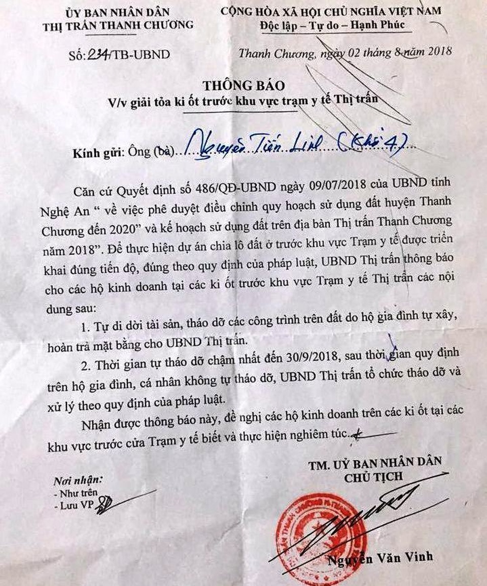 Nghệ An: Dân bất bình khi hàng loạt ki ốt bị giải tỏa để phân lô, đấu giá! - 5 Nghệ An: Dân bất bình khi hàng loạt ki ốt bị giải tỏa để phân lô, đấu giá! - 5