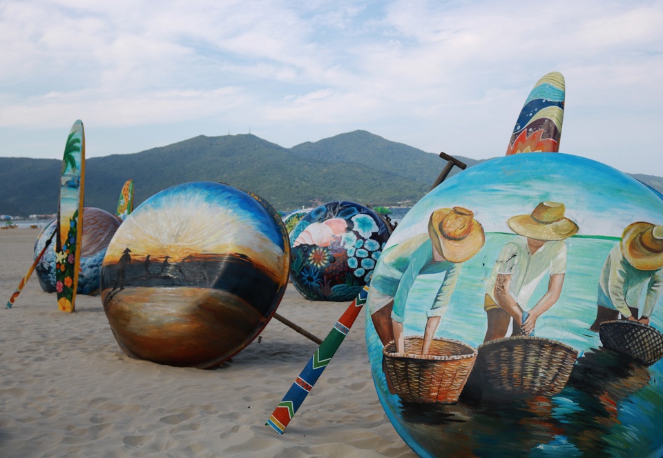Check in biển Đà Nẵng với không gian Thuyền thúng sắp đặt nghệ thuật - 3 Check in biển Đà Nẵng với không gian Thuyền thúng sắp đặt nghệ thuật - 3