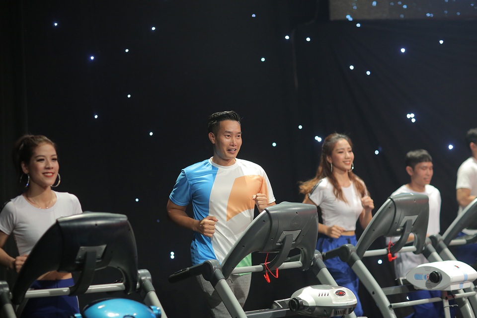 BTV Diễm Quỳnh, cầu thủ Duy Mạnh xúc động chuyện bé tự kỷ bị 10 trường từ chối - 8 BTV Diễm Quỳnh, cầu thủ Duy Mạnh xúc động chuyện bé tự kỷ bị 10 trường từ chối - 8