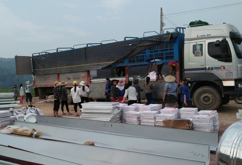 Người dân đóng góp công sức xây trường cho học sinh vùng cao - 6 Người dân đóng góp công sức xây trường cho học sinh vùng cao - 6