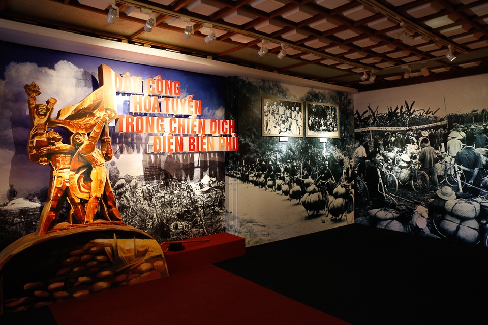 Nhiều hoạt động mừng ngày 30/4, 1/5 và 65 năm chiến thắng Điện Biên Phủ - 2 Nhiều hoạt động mừng ngày 30/4, 1/5 và 65 năm chiến thắng Điện Biên Phủ - 2