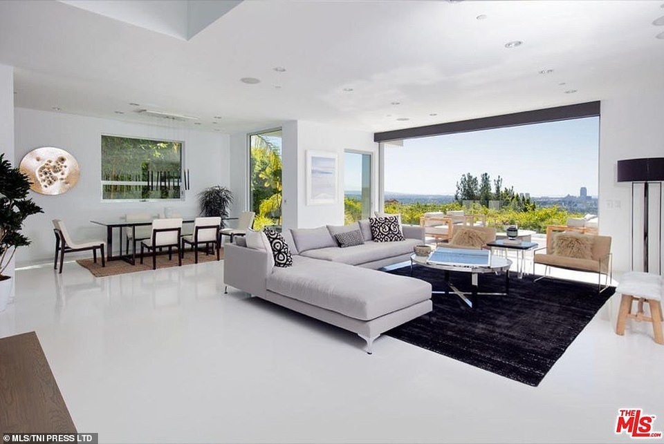 Nhà siêu sang, ca sỹ nhóm One Direction vẫn bán chịu lỗ - 9 Nhà siêu sang, ca sỹ nhóm One Direction vẫn bán chịu lỗ - 9