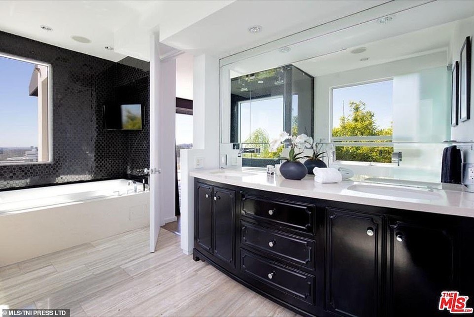 Nhà siêu sang, ca sỹ nhóm One Direction vẫn bán chịu lỗ - 4 Nhà siêu sang, ca sỹ nhóm One Direction vẫn bán chịu lỗ - 4