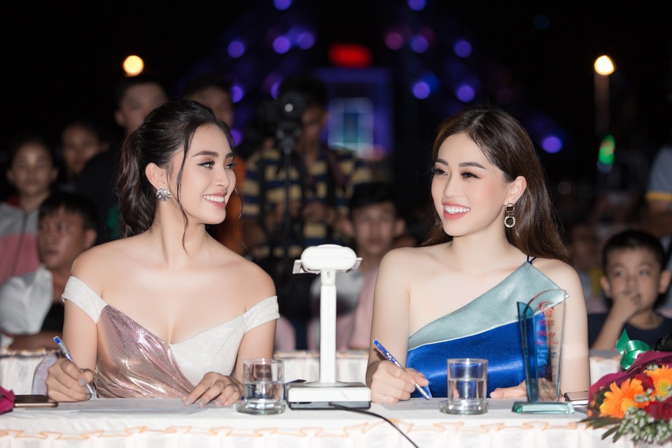 Tiểu Vy, Phương Nga, Thuý An “tướt mồ hôi” tìm sứ giả du lịch cho Ninh Thuận - 3 Tiểu Vy, Phương Nga, Thuý An “tướt mồ hôi” tìm sứ giả du lịch cho Ninh Thuận - 3