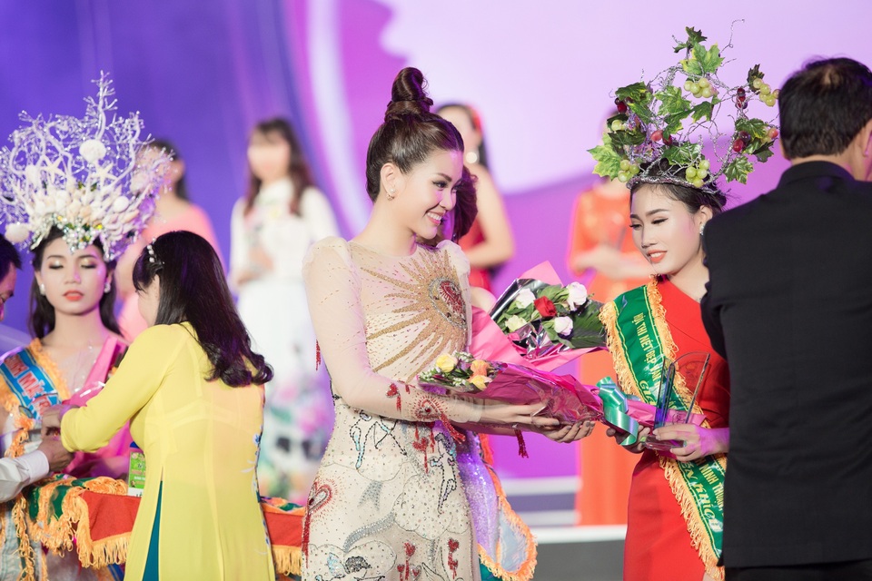 Tiểu Vy, Phương Nga, Thuý An “tướt mồ hôi” tìm sứ giả du lịch cho Ninh Thuận - 11 Tiểu Vy, Phương Nga, Thuý An “tướt mồ hôi” tìm sứ giả du lịch cho Ninh Thuận - 11