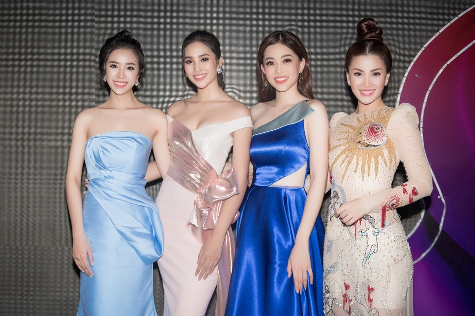 Tiểu Vy, Phương Nga, Thuý An “tướt mồ hôi” tìm sứ giả du lịch cho Ninh Thuận - 1 Tiểu Vy, Phương Nga, Thuý An “tướt mồ hôi” tìm sứ giả du lịch cho Ninh Thuận - 1