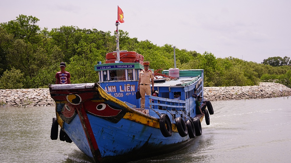 Gian nan đường về xã đảo “đổi gió” - 3 Gian nan đường về xã đảo “đổi gió” - 3