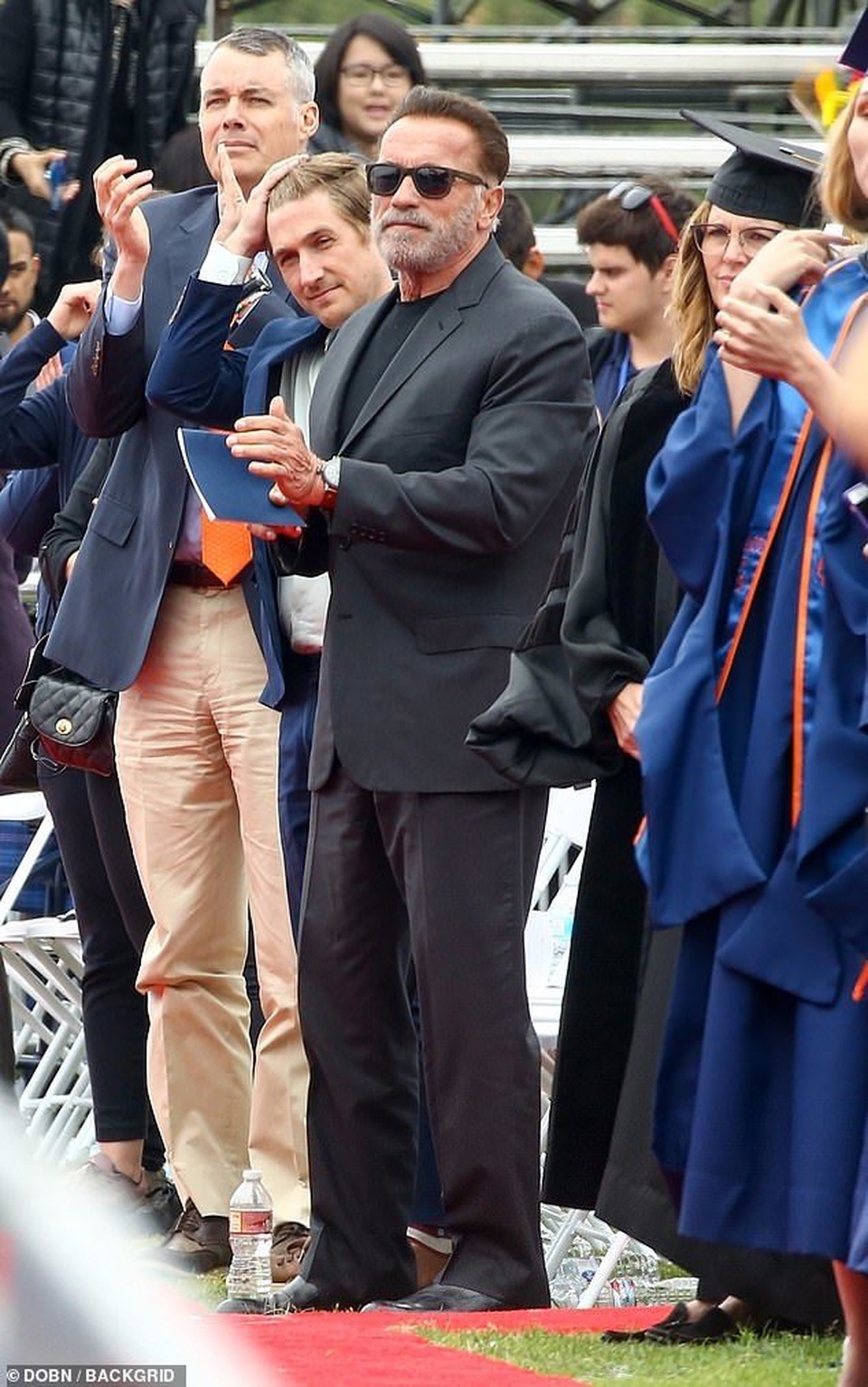 Tài tử “Kẻ hủy diệt” dự lễ tốt nghiệp của con riêng - 3 Tài tử “Kẻ hủy diệt” dự lễ tốt nghiệp của con riêng - 3