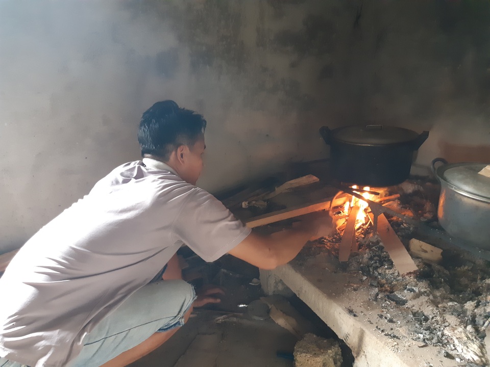 Rơi nước mắt cảnh “gà trống” tật nguyền nuôi con bệnh tật - 6 Rơi nước mắt cảnh “gà trống” tật nguyền nuôi con bệnh tật - 6