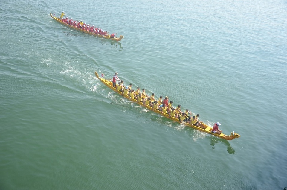 Rộn ràng Lễ hội Đua thuyền truyền thống trên sông Nhật Lệ - 3
