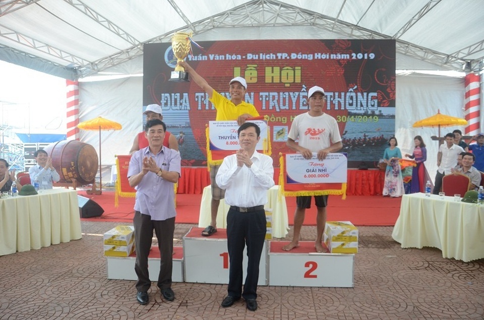 Rộn ràng Lễ hội Đua thuyền truyền thống trên sông Nhật Lệ - 6