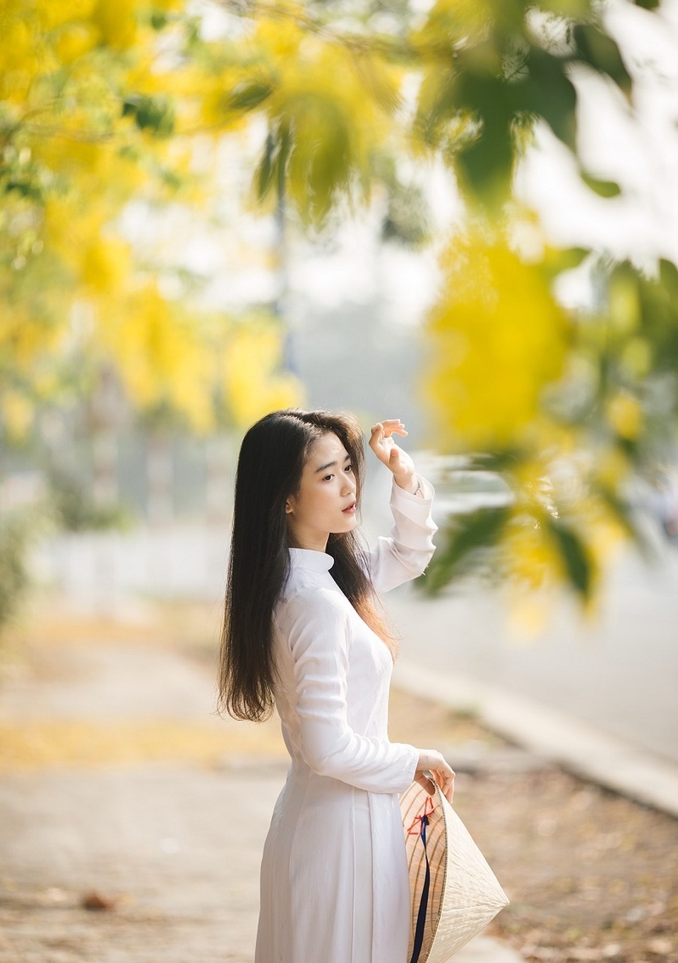 “Hot girl che nắng” đẹp tinh khôi trong tà áo dài trắng - 10 “Hot girl che nắng” đẹp tinh khôi trong tà áo dài trắng - 10