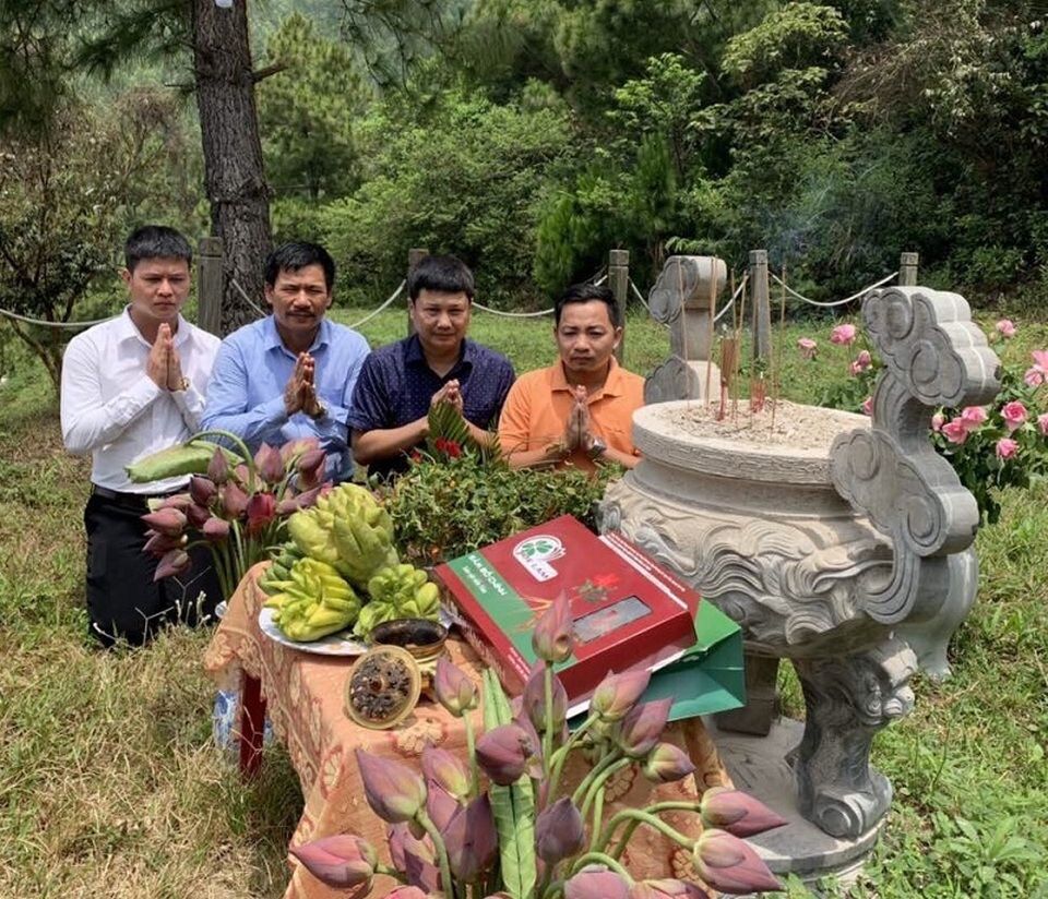 Hàng chục ngàn lượt người viếng mộ Đại tướng Võ Nguyên Giáp dịp 30/4 - 5 Hàng chục ngàn lượt người viếng mộ Đại tướng Võ Nguyên Giáp dịp 30/4 - 5