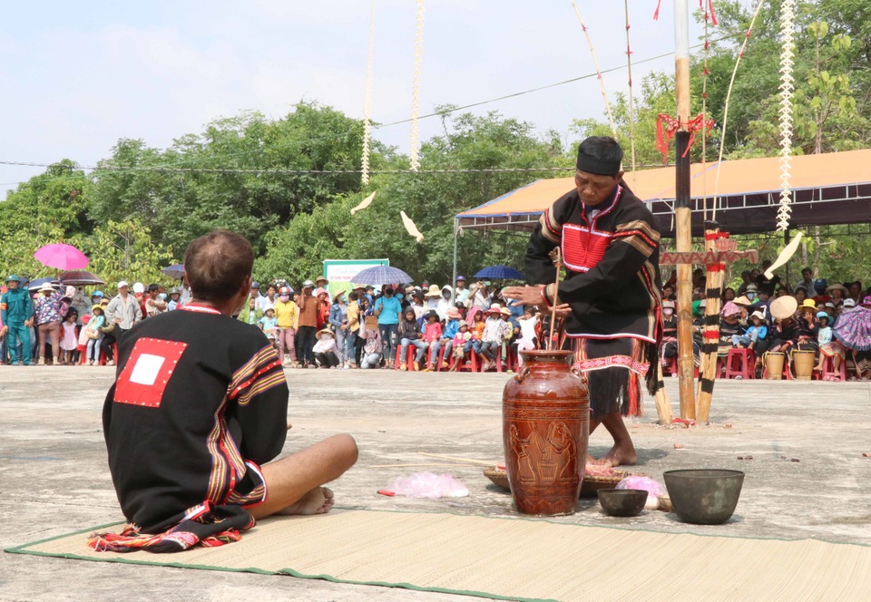 Lễ cầu mưa trên vùng “Chảo lửa” - 1 Lễ cầu mưa trên vùng “Chảo lửa” - 1