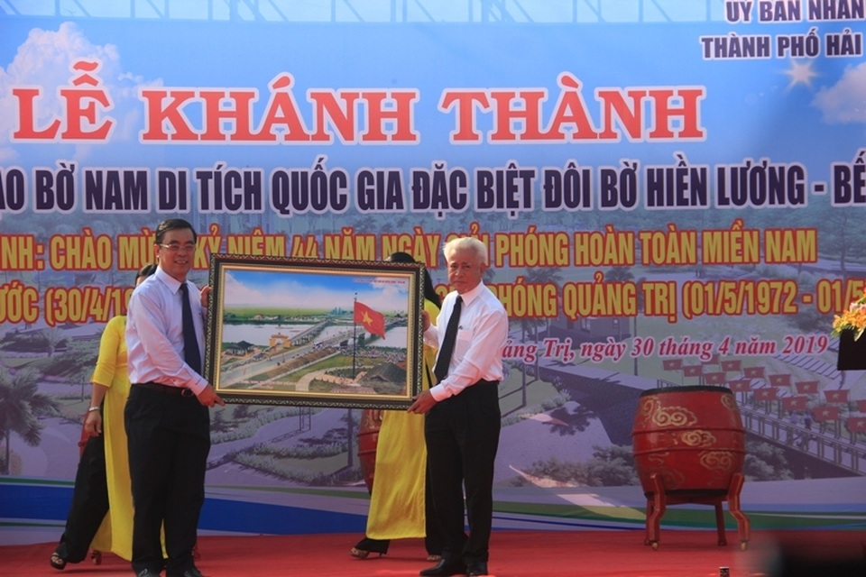 Khánh thành công trình tôn tạo bờ Nam di tích Quốc gia Hiền Lương - Bến Hải - 3 Khánh thành công trình tôn tạo bờ Nam di tích Quốc gia Hiền Lương - Bến Hải - 3