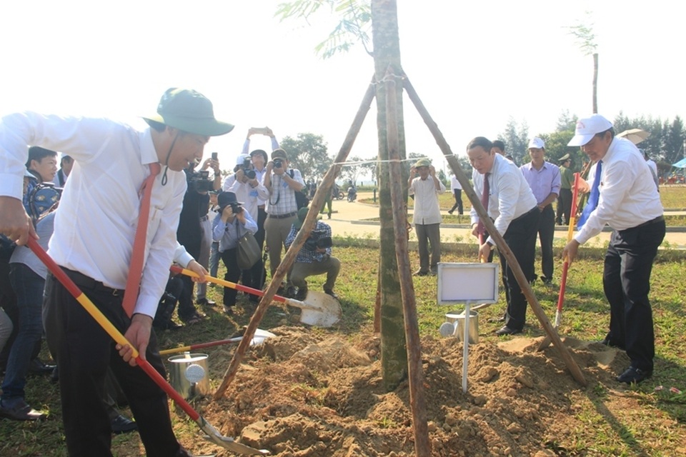 Khánh thành công trình tôn tạo bờ Nam di tích Quốc gia Hiền Lương - Bến Hải - 2 Khánh thành công trình tôn tạo bờ Nam di tích Quốc gia Hiền Lương - Bến Hải - 2