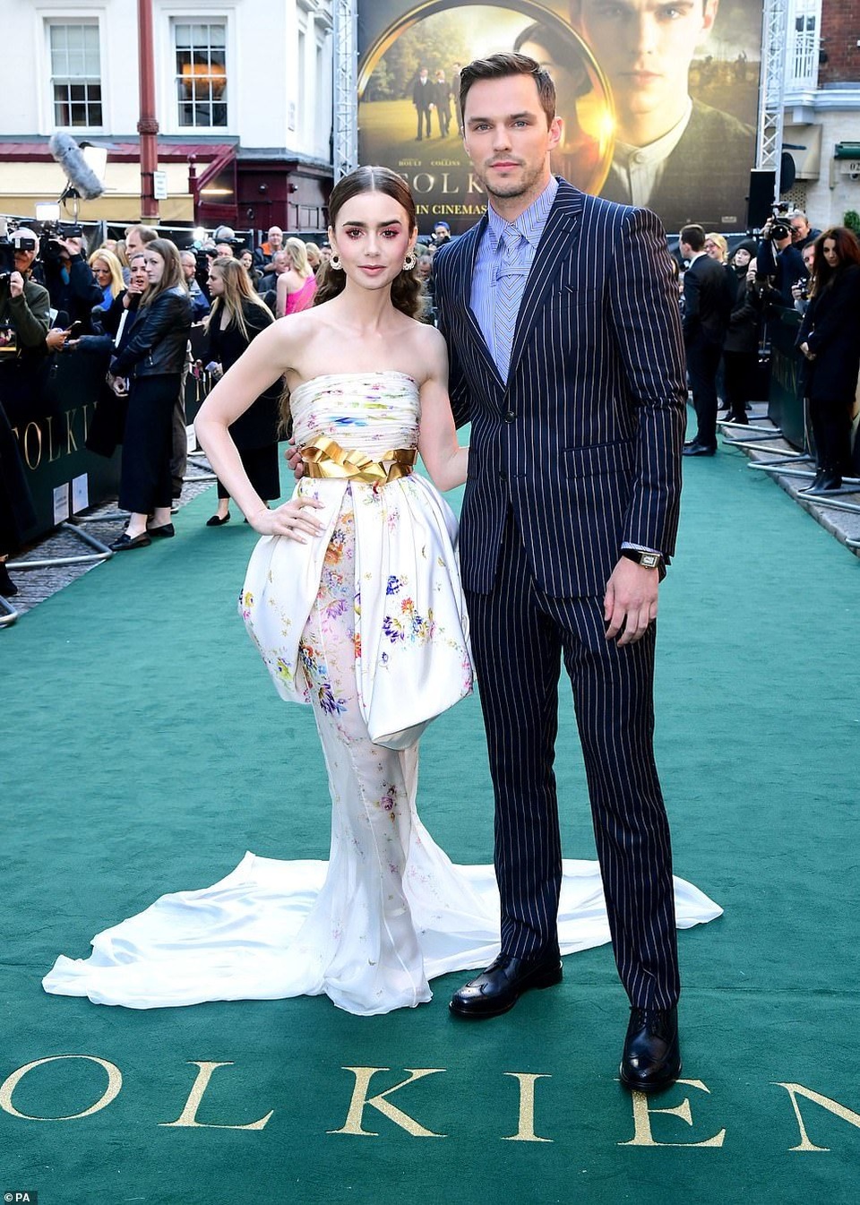 Lily Collins xinh đẹp như công chúa - 3