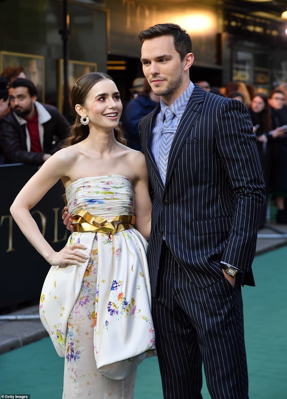 Lily Collins xinh đẹp như công chúa - 7